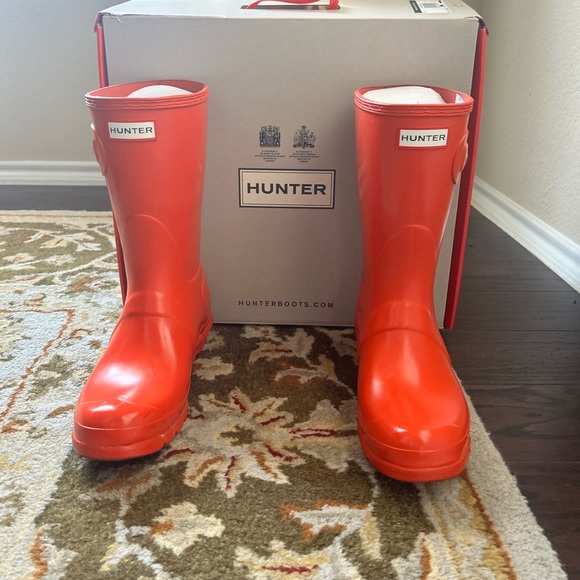 Hunter Shoes - Hunter rain boots in a limited edition true orange color!